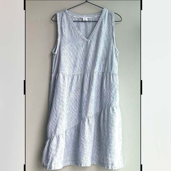 Lucky Brand Dresses & Skirts - LUCKY BRAND sleeveless blue white striped linen v-neck dress